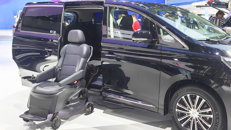 SLIFT Plus Detachable Swivel Seat-