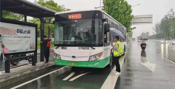 武漢公交多舉措應(yīng)對強降雨天氣，保障市民安全出行(圖4)