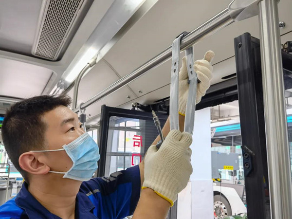 好消息！上海733輛“黑金剛”公交車將大變樣！車廂內(nèi)多了這些......(圖2)