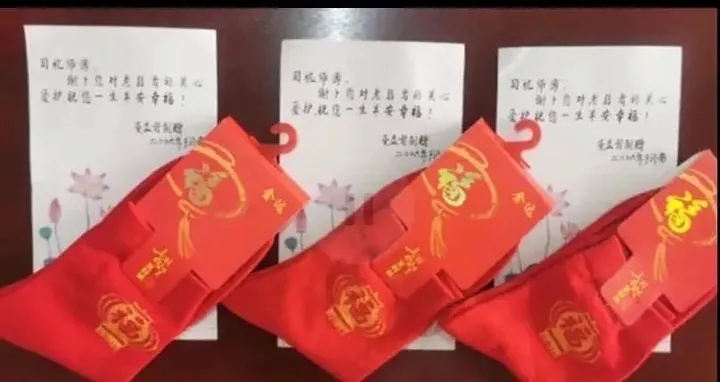 尊老敬老，濟南公交“紅襪子”愛心志愿服務(wù)隊成立(圖1)