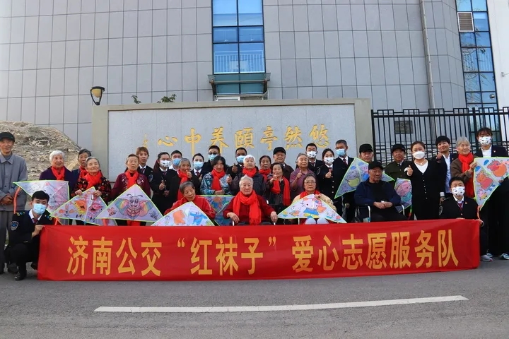 尊老敬老，濟南公交“紅襪子”愛心志愿服務(wù)隊成立(圖4)
