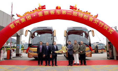 金色榮耀難擋，首汽國賓車隊再添30輛金旅領(lǐng)航者！(圖1)
