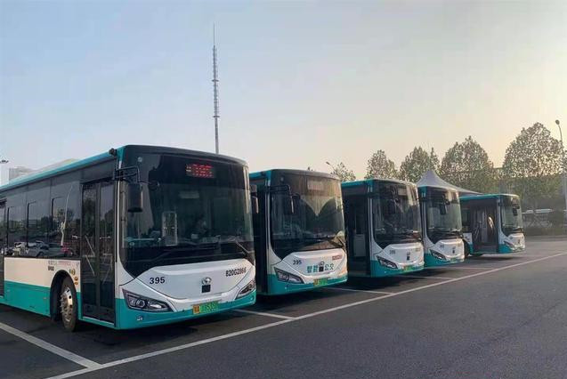 終于來(lái)了！武漢首臺(tái)智能公交車(chē)正式上路(圖1)